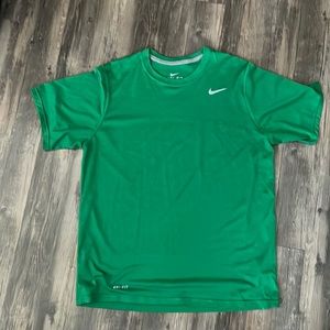 Men’s Nike dry fit green top short sleeve shirt